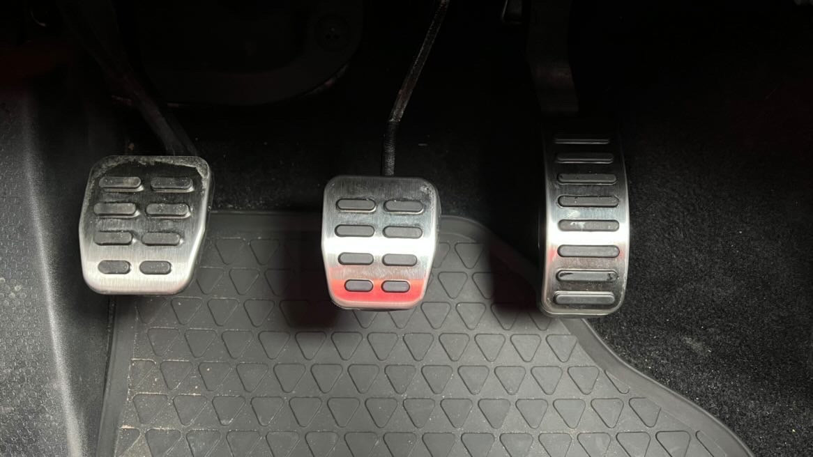 MANUAL / AUTO PEDALS