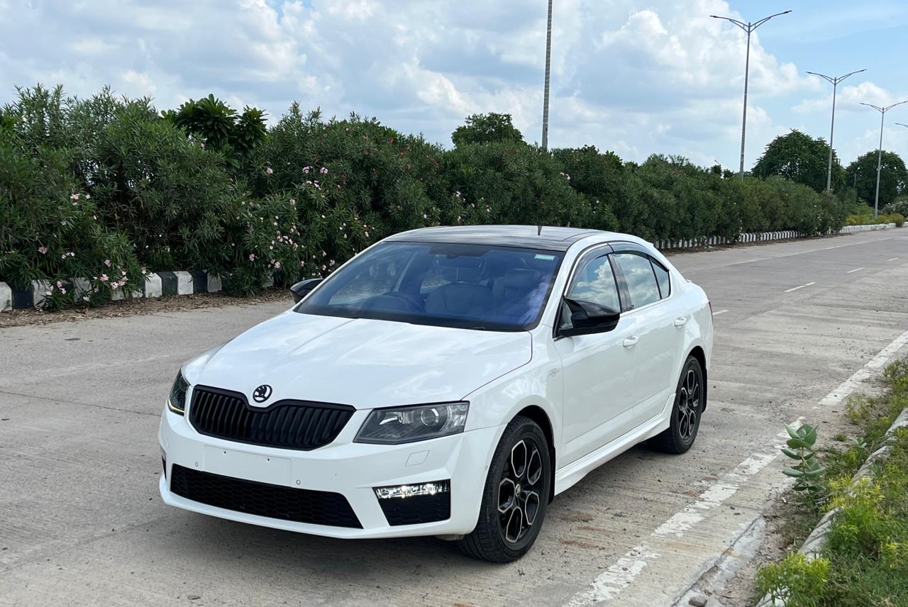 ŠKODA OCTAVIA 2015+ VRS BUMBER WITH VERTICAL GRILL