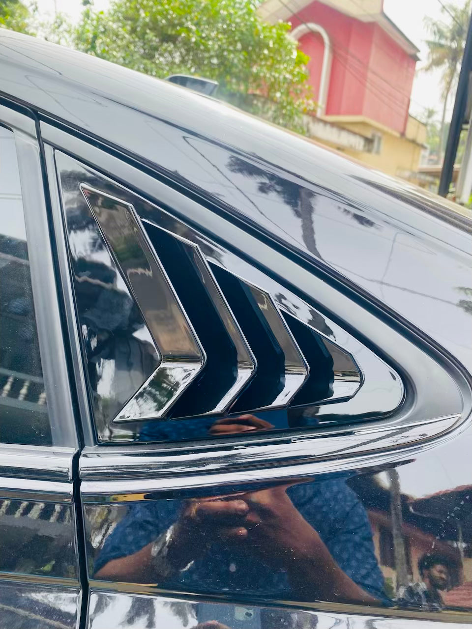 VIRTUS / SLAVIA WINDOW LOUVER