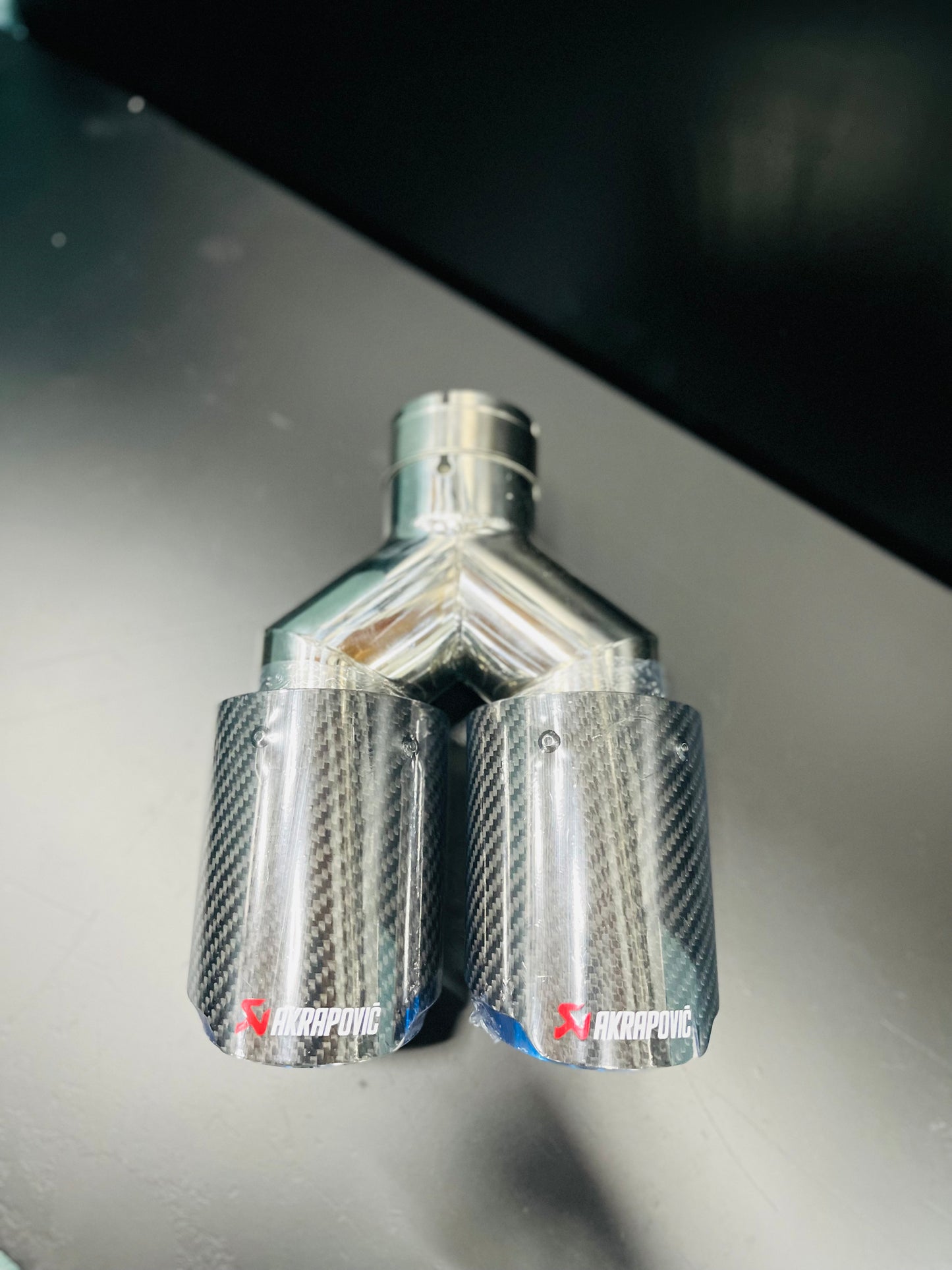 AKRAPOVIC CARBON DUAL TIP WITH BLUE EDGE