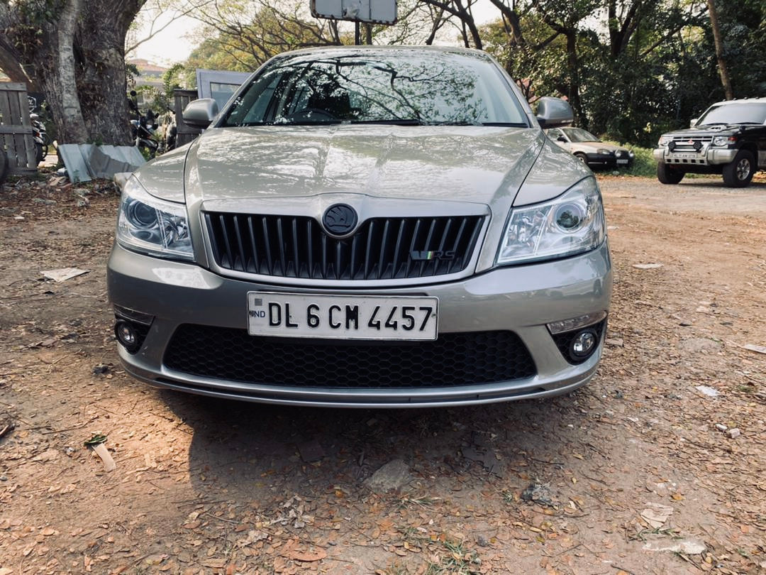 ŠKODA LAURA VRS BUMBER WITH VERTICAL GRILL