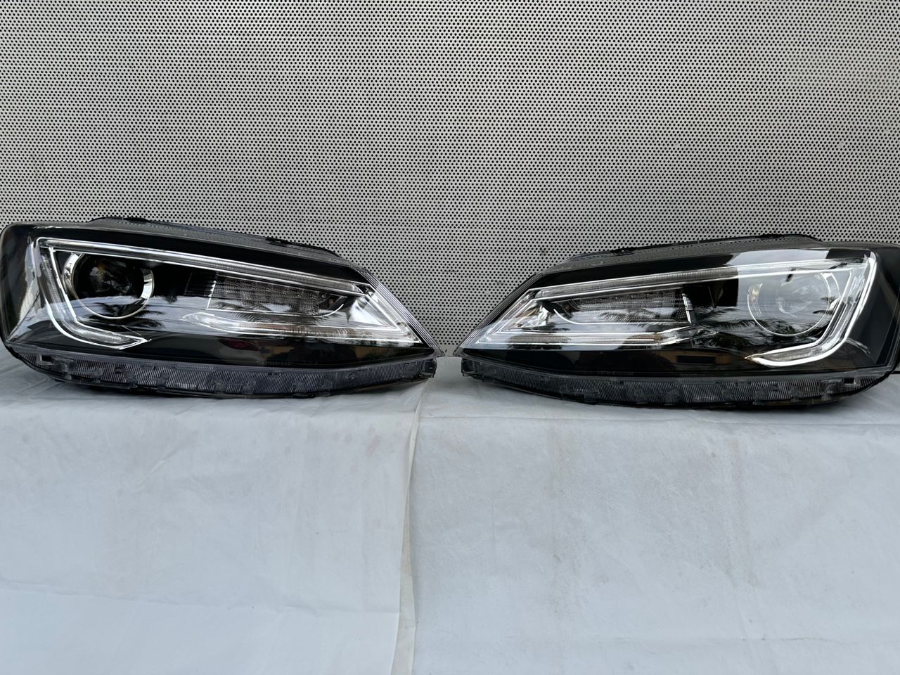 VW JETTA AUDI STYLE HEADLIGHTS