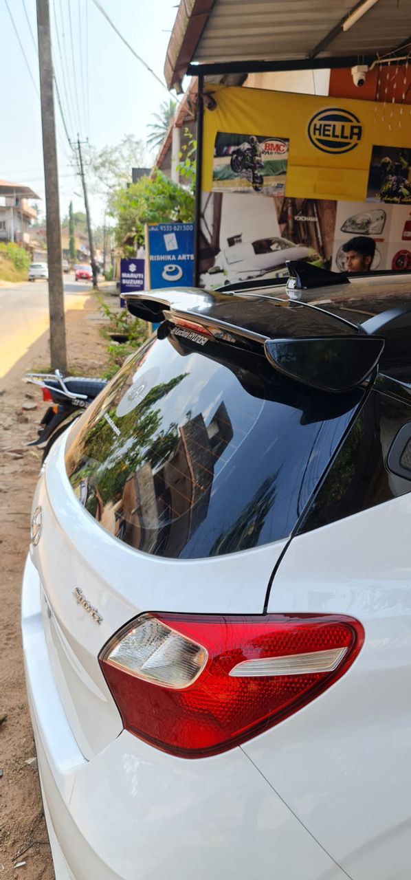 UNIVERSAL HATCHBACK SPOILER