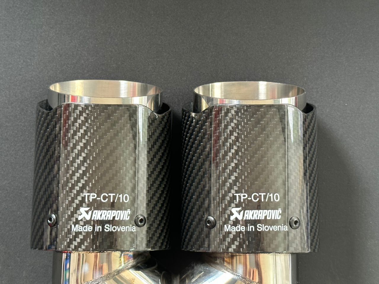 AKRAPOVIC DUAL TIP WITH CHROME EDGE