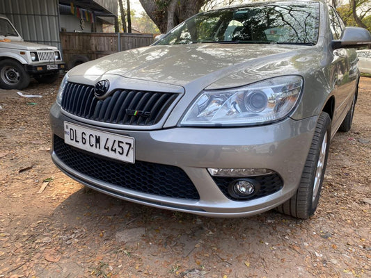 ŠKODA LAURA VRS BUMBER WITH VERTICAL GRILL