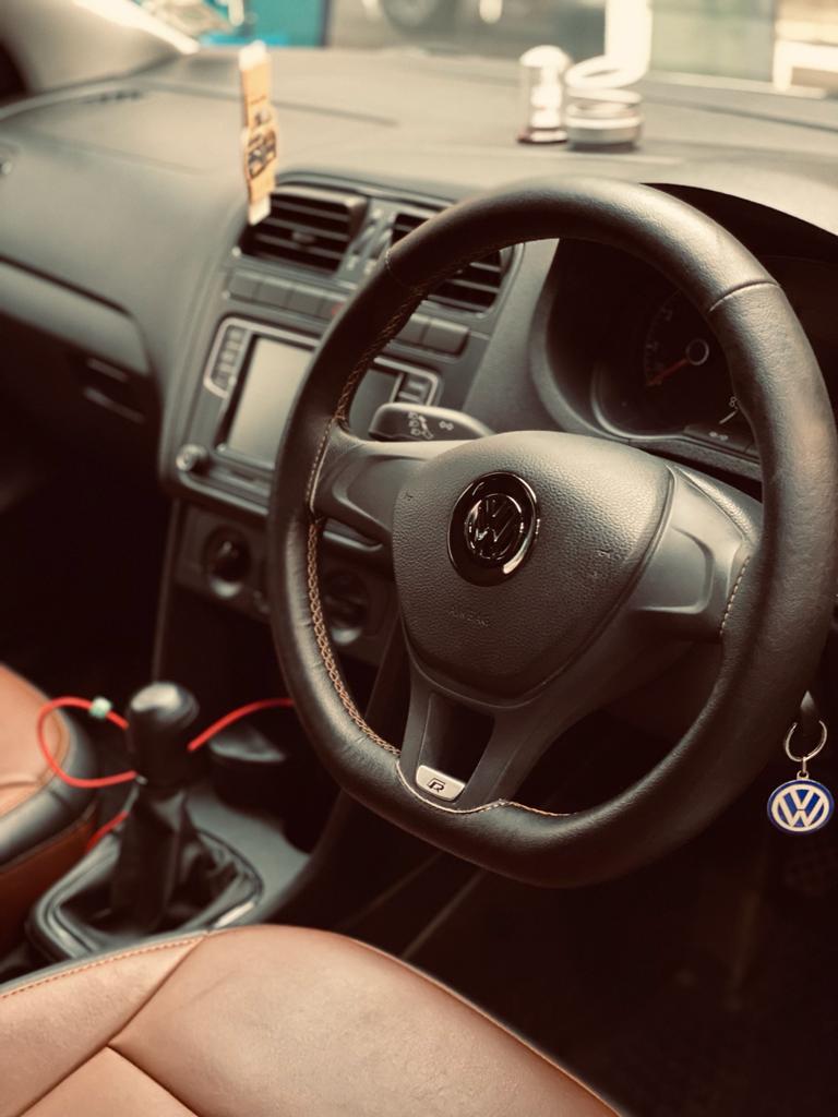 VW BLACK STEERING LOGO