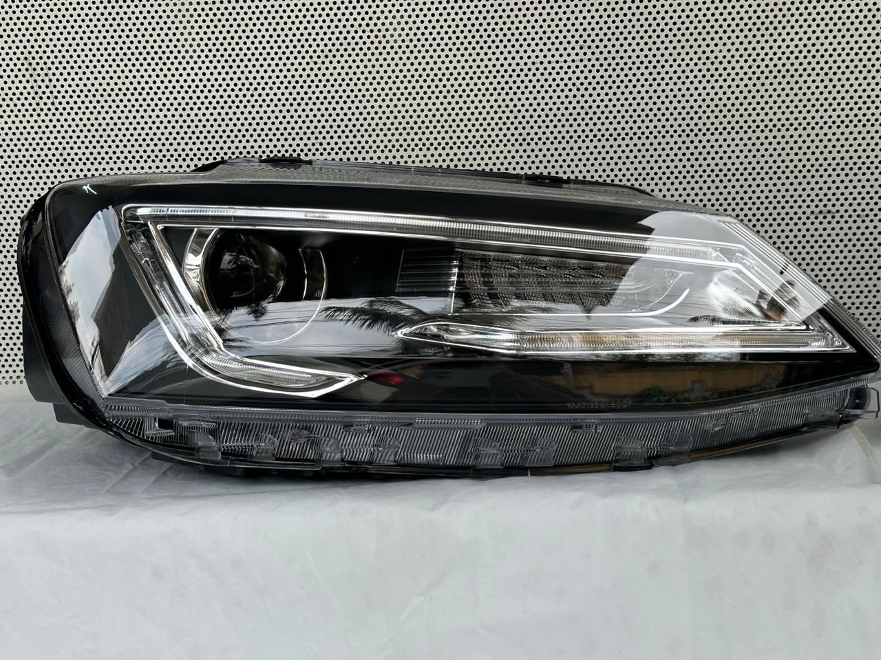 VW JETTA AUDI STYLE HEADLIGHTS